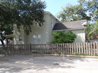 611 Oscar St, El Campo, TX, 77437