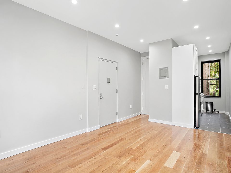 2nd image of 482 Tompkins Ave #2F
