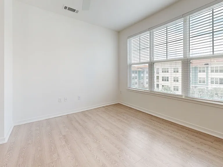 Essex Luxe Apartments — Photo 128