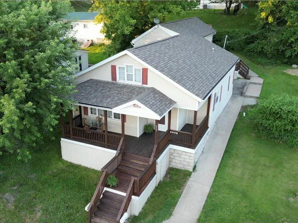 515 N 3rd St, Louisiana, MO 63353