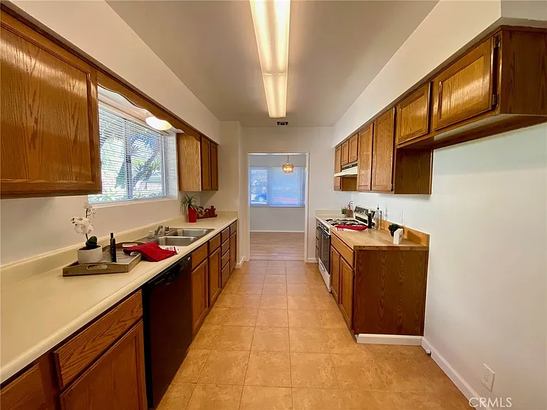 139 Acacia Ave — Photo 22