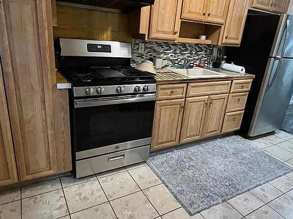 3rd image of 6146 71st St #1