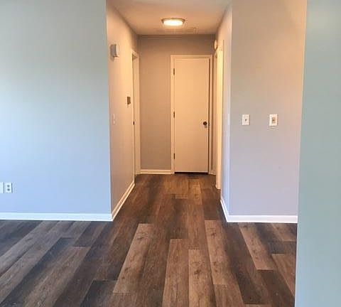 5th image of 80 Lakeshore Dr