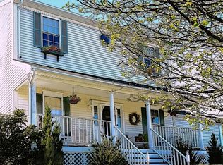16 Orchard Valley Dr, Cranston, RI 02921