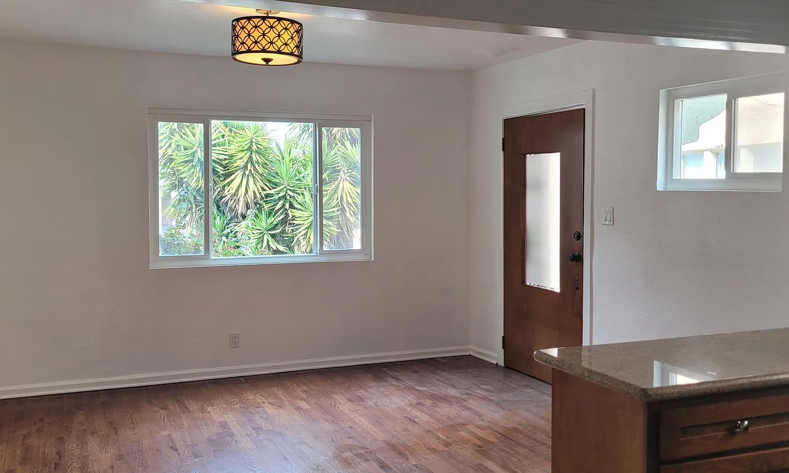 2 bed, 800 sqft, $2,700 — Photo 1