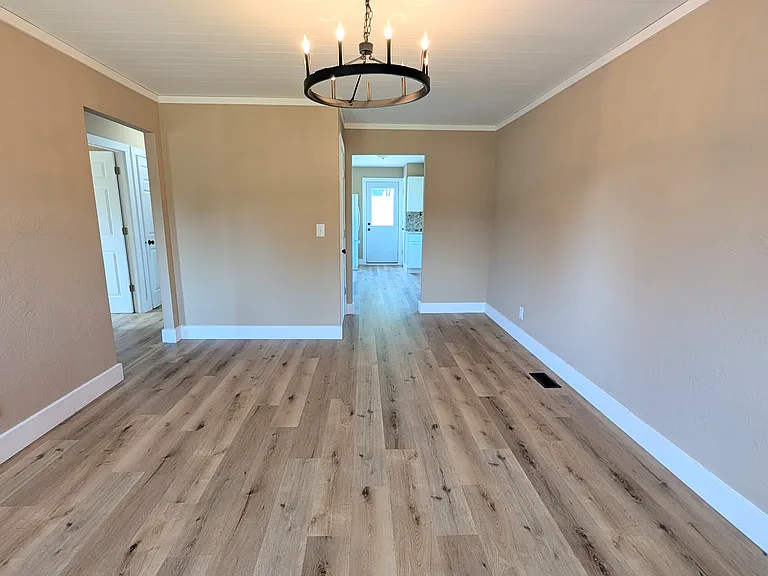 1504 Woodbine Dr — Photo 6