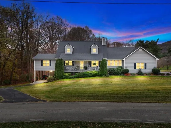 128 Woodcrest Ln, Johnson City, TN 37601