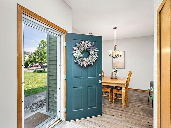 3rd image of 8000 Stratford Cir S