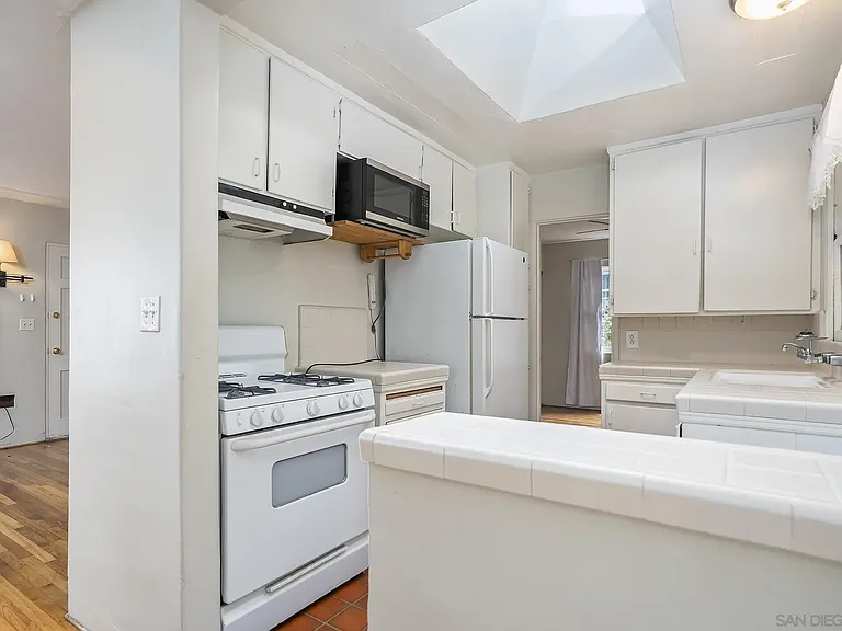 1537 Sunset Cliffs Blvd — Photo 12