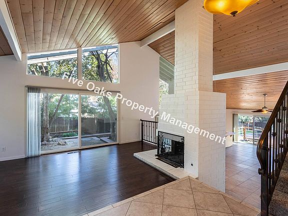 4th image of 2815 Stanford Ln