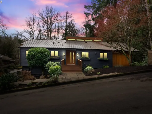 800 Woodway Ct, Lake Oswego, OR 97034