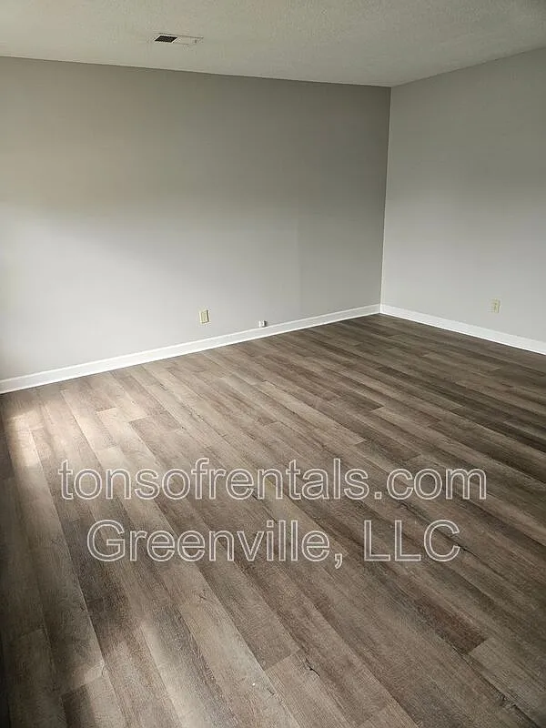 2 bed, 1.0 bath, $1,050 — Photo 3