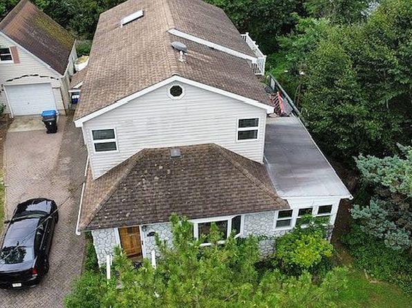 73 Manning St