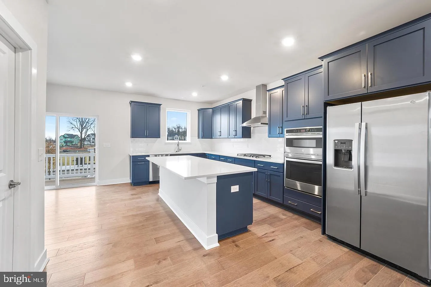 3 bed, 3.0 bath, 2176 sqft, $3,300 — Photo 1