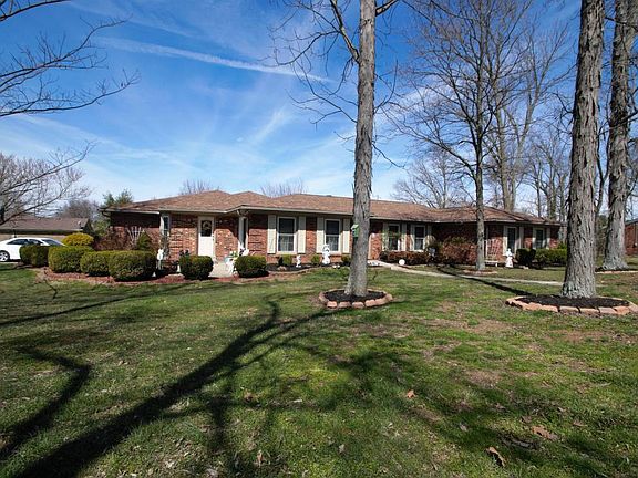 3rd image of 573 Lincoln Dr