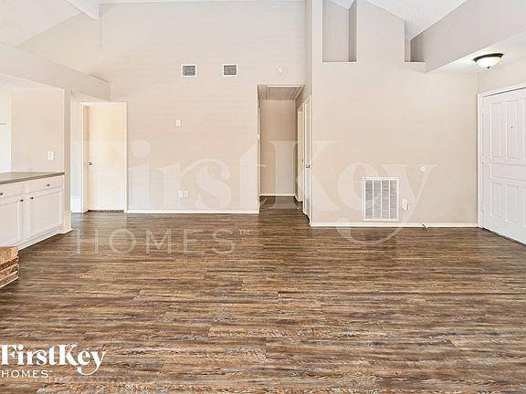 3rd image of 11811 Meadowchase Dr