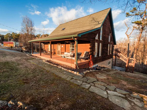 1558 Covington Rd, Dandridge, TN 37725