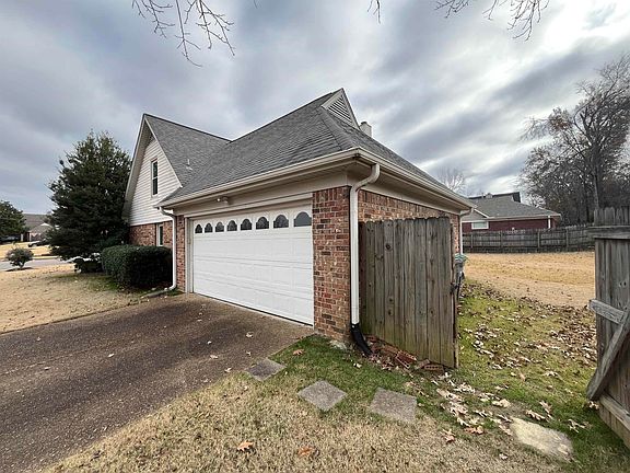 3rd image of 8795 Chimneyrock Blvd