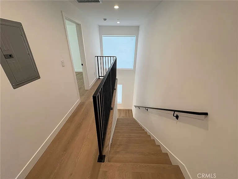 14165 Calvert St — Photo 10