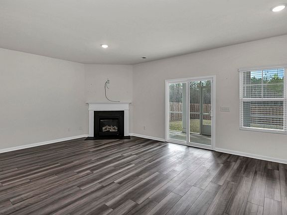 3rd image of 2276 Allan Crest Rd