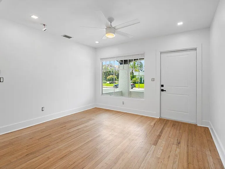 401 NE 2nd Ave #2 — Photo 6