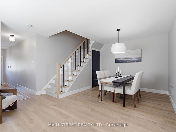 5th image of 90 Four Seasons Cres