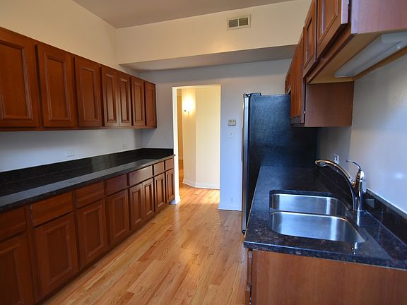 3rd image of 710-716 W Buckingham Pl #714-1E