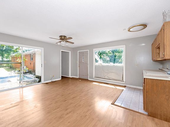4th image of 11 Henderson Dr