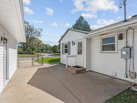 3rd image of 483 Manor Dr NE