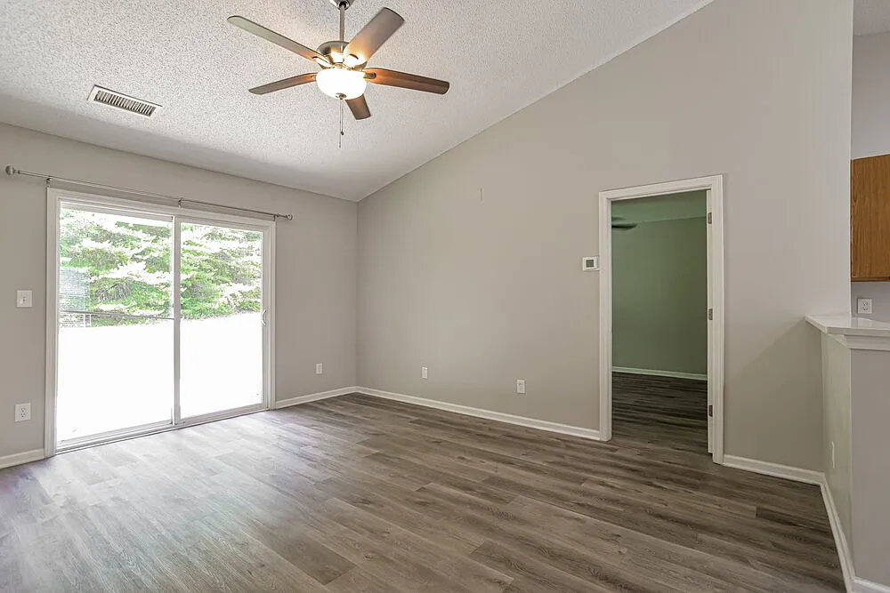 3 bed, 2.0 bath, 1200 sqft, $1,910 — Photo 4