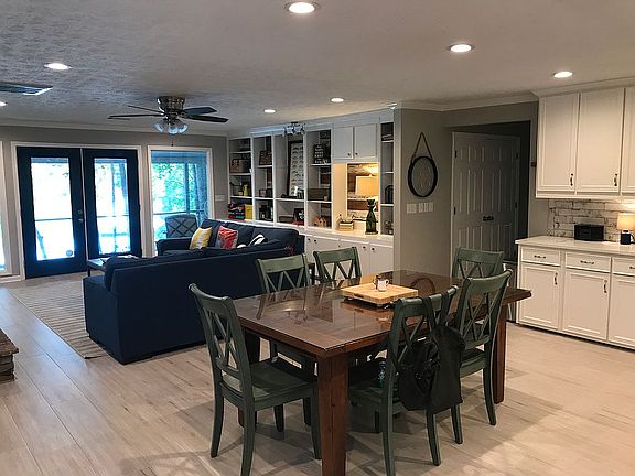 Entry/Open Floorplan