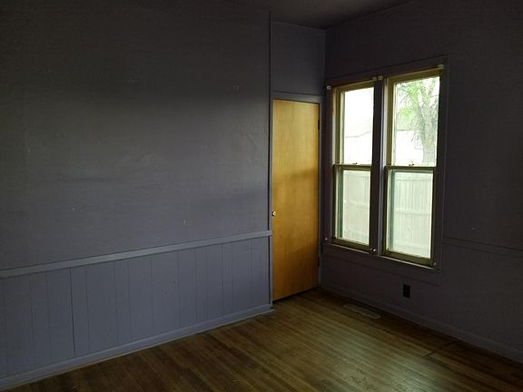 5th image of 923 N Lincoln Ave