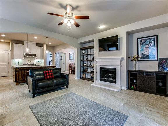 5th image of 1210 Montgomery Way