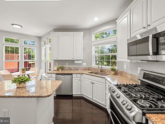 4th image of 9603 Flametree Ct