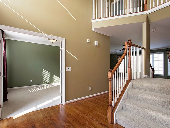 3rd image of 6877 Stonehedge Cir
