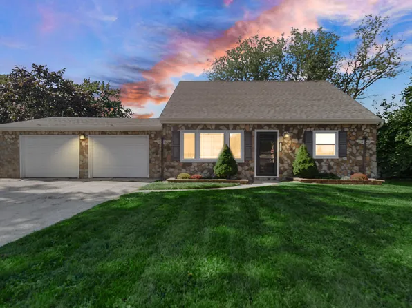 746-1 Capitol Rd, Valparaiso, IN 46385