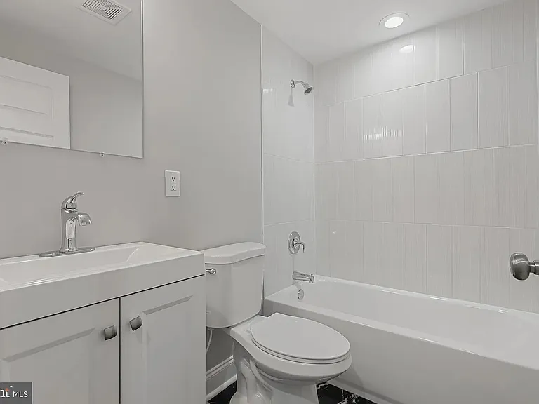 42 E Heath St — Photo 25