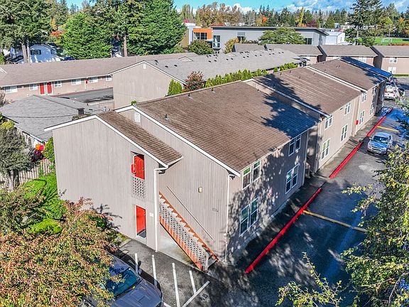 2nd image of 2728 W Maplewood Ave #20