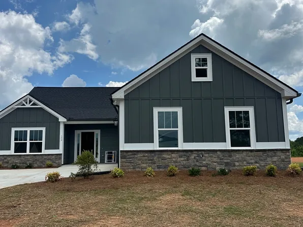 173 Hunts Ridge Dr, Cleveland, GA 30528