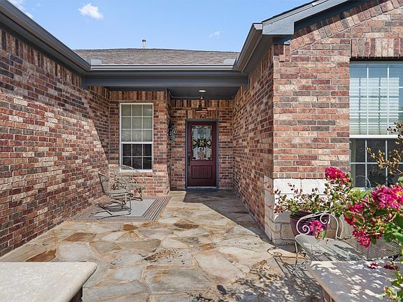 3rd image of 105 Duck Creek Ln