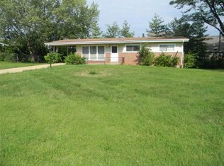 1182 Cimarron Dr, Saint Louis, MO 63132