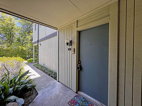2nd image of 542 N Orange Grove Blvd