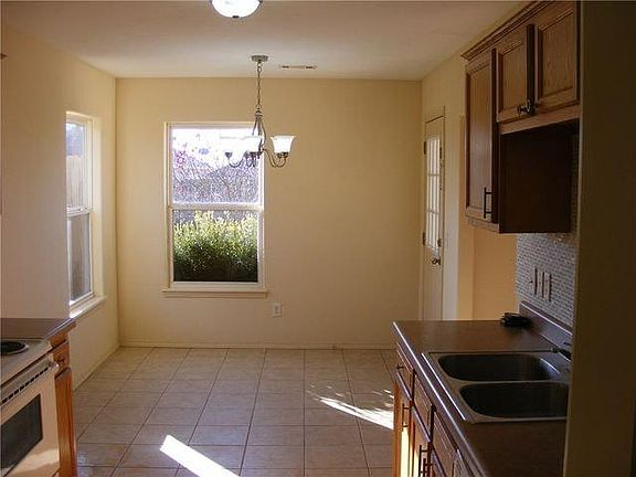 4th image of 6407 SW High Meadow Blvd