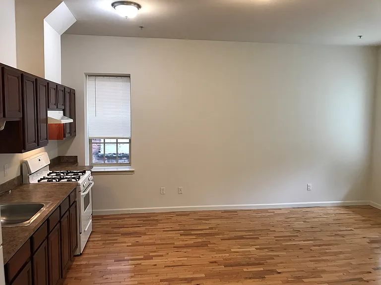 622-624 E Jersey St #203 — Photo 10