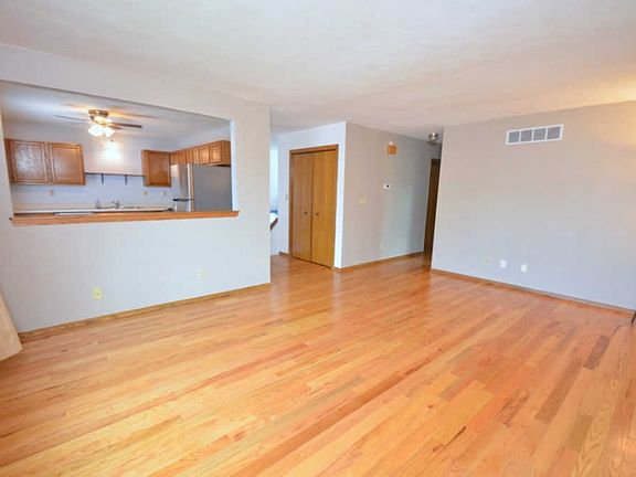 4th image of 6392 Garrett Ln