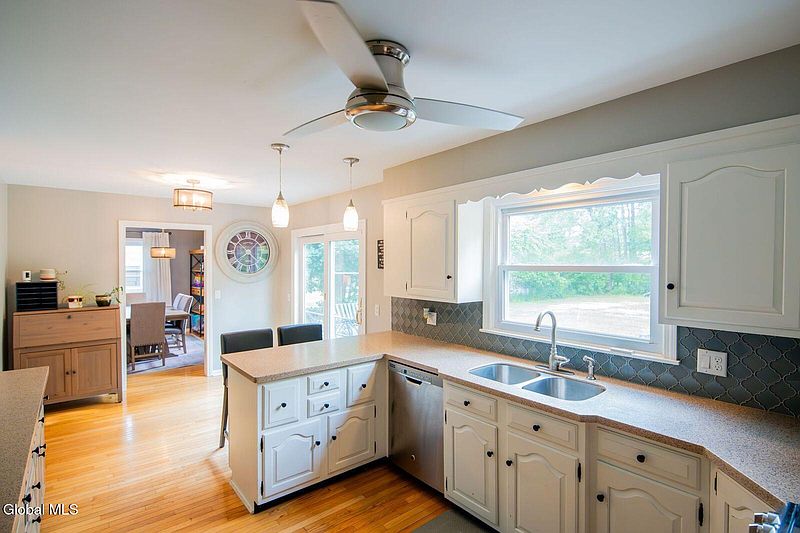 4th image of 24 Westland Avenue
