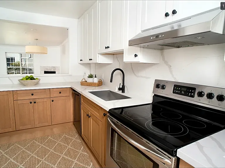 15920 Sherman Way #8 — Photo 1