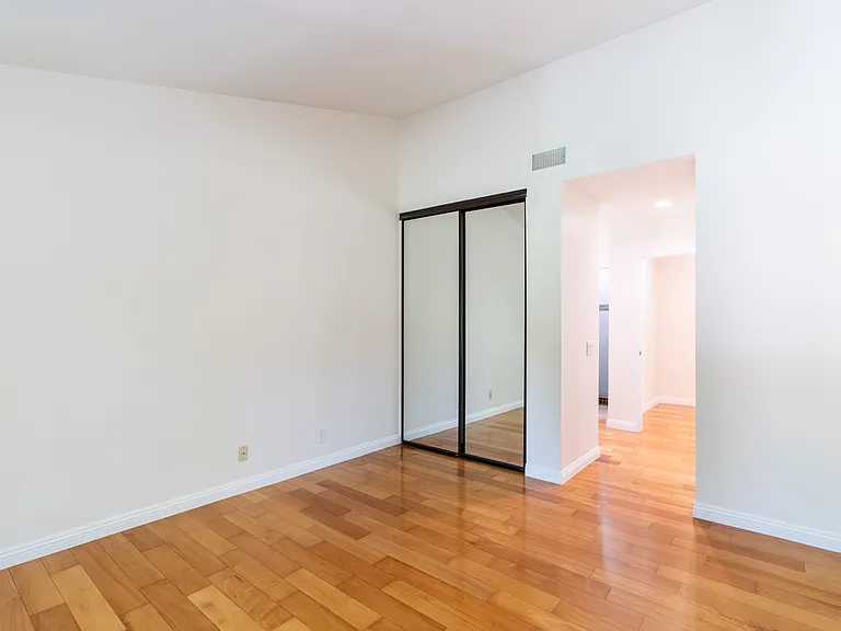 227 Stanford Ct — Photo 19