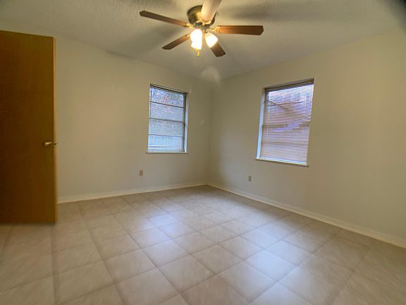 2nd image of 702 N Lane Wells Dr