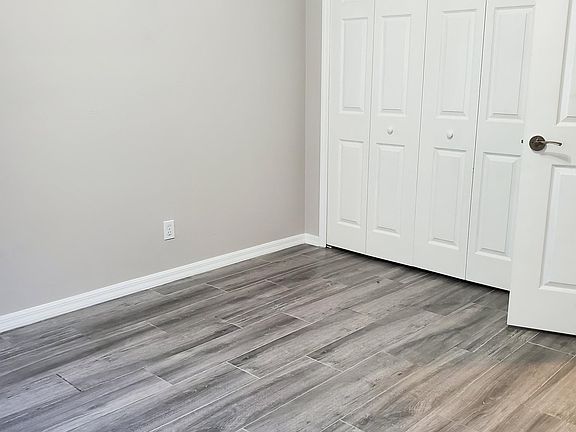5th image of 9361 Alamander Ct APT 402